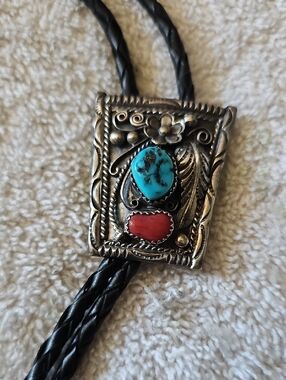 STERLING SILVER NAVAJO BOLO TIE